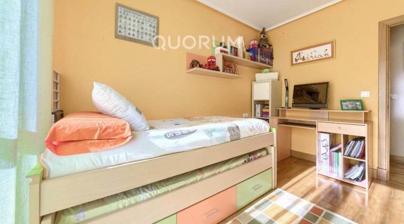URBAN GALINDO, TRES HABITACIONES, DOS BAÑOS, GARAJE Y TRASTERO