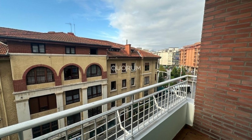 VIVIENDA COMPLETAMENTE REFORMADA Y MUY LUMINOSA