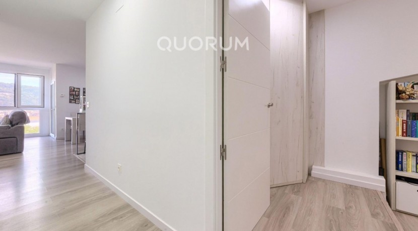 VIVIENDA TASADA MUNICIPAL Seminueva y Muy Luminosa De 2 Dormitorios y 2 Baños Con Cocina Americana y Ascensor En Zona Kalero