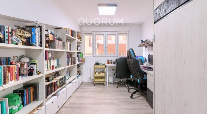 VIVIENDA TASADA MUNICIPAL Seminueva y Muy Luminosa De 2 Dormitorios y 2 Baños Con Cocina Americana y Ascensor En Zona Kalero