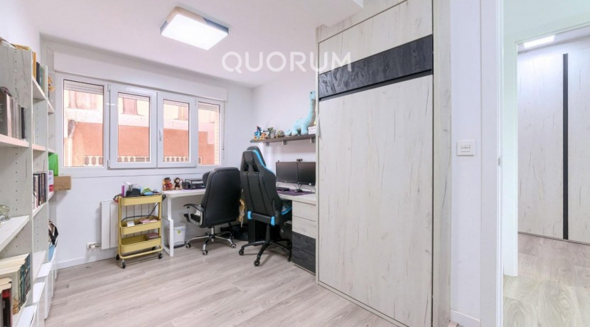 VIVIENDA TASADA MUNICIPAL Seminueva y Muy Luminosa De 2 Dormitorios y 2 Baños Con Cocina Americana y Ascensor En Zona Kalero