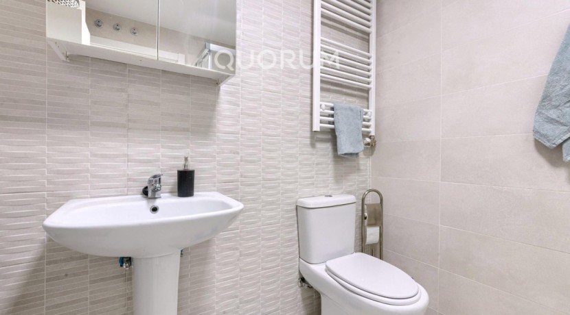 VIVIENDA TASADA MUNICIPAL Seminueva y Muy Luminosa De 2 Dormitorios y 2 Baños Con Cocina Americana y Ascensor En Zona Kalero