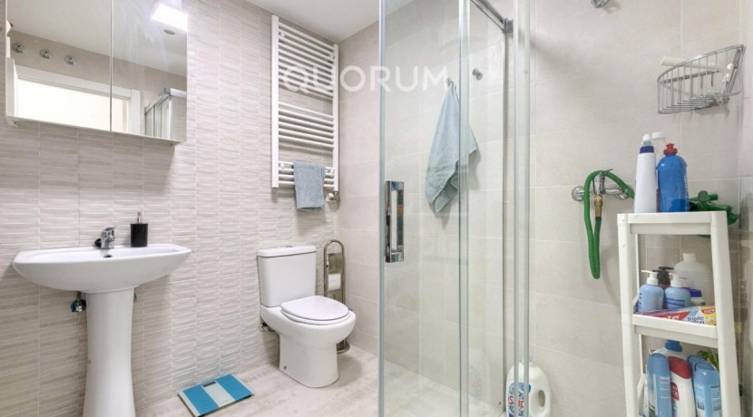 VIVIENDA TASADA MUNICIPAL Seminueva y Muy Luminosa De 2 Dormitorios y 2 Baños Con Cocina Americana y Ascensor En Zona Kalero
