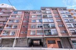 VIVIENDA TASADA MUNICIPAL Seminueva y Muy Luminosa De 2 Dormitorios y 2 Baños Con Cocina Americana y Ascensor En Zona Kalero