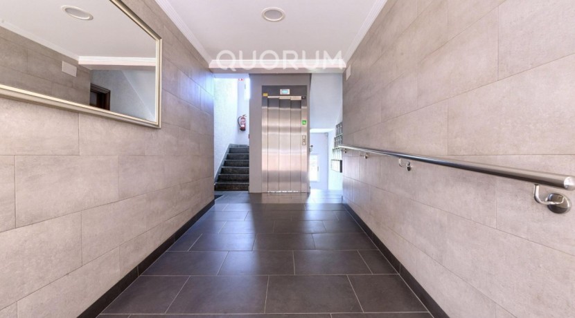 VIVIENDA TASADA MUNICIPAL Seminueva y Muy Luminosa De 2 Dormitorios y 2 Baños Con Cocina Americana y Ascensor En Zona Kalero