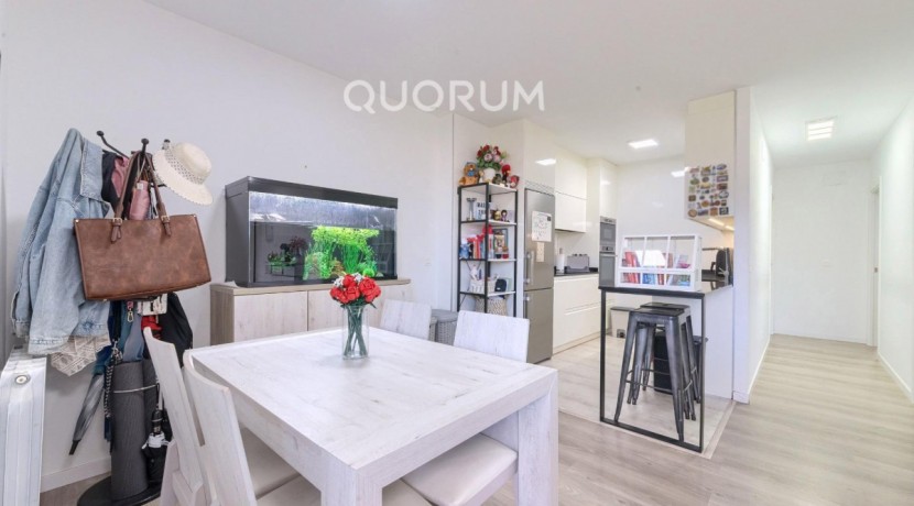 VIVIENDA TASADA MUNICIPAL Seminueva y Muy Luminosa De 2 Dormitorios y 2 Baños Con Cocina Americana y Ascensor En Zona Kalero