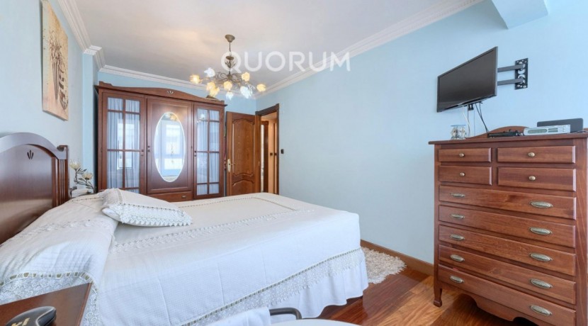 LUMINOSA VIVIENDA DE 3 HAB. A 2 MIN. DEL METRO. PARA ENTRAR A VIVIR. JUNTO AL CENTRO. CAMAROTE.
