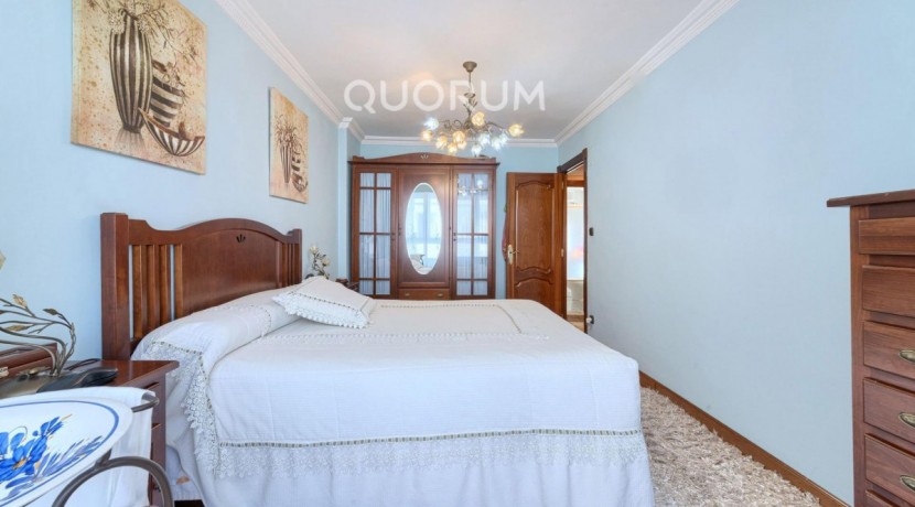 LUMINOSA VIVIENDA DE 3 HAB. A 2 MIN. DEL METRO. PARA ENTRAR A VIVIR. JUNTO AL CENTRO. CAMAROTE.