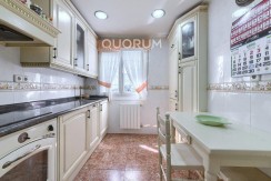 LUMINOSA VIVIENDA DE 3 HAB. A 2 MIN. DEL METRO. PARA ENTRAR A VIVIR. JUNTO AL CENTRO. CAMAROTE.