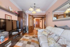 LUMINOSA VIVIENDA DE 3 HAB. A 2 MIN. DEL METRO. PARA ENTRAR A VIVIR. JUNTO AL CENTRO. CAMAROTE.
