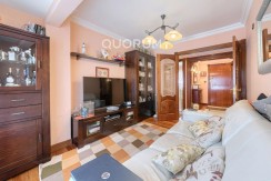 LUMINOSA VIVIENDA DE 3 HAB. A 2 MIN. DEL METRO. PARA ENTRAR A VIVIR. JUNTO AL CENTRO. CAMAROTE.
