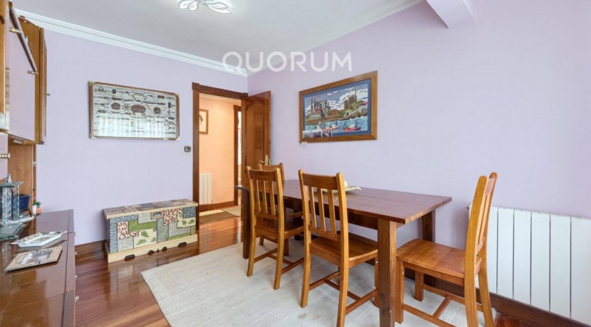 LUMINOSA VIVIENDA DE 3 HAB. A 2 MIN. DEL METRO. PARA ENTRAR A VIVIR. JUNTO AL CENTRO. CAMAROTE.