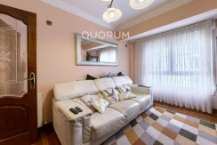 LUMINOSA VIVIENDA DE 3 HAB. A 2 MIN. DEL METRO. PARA ENTRAR A VIVIR. JUNTO AL CENTRO. CAMAROTE.