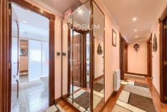 LUMINOSA VIVIENDA DE 3 HAB. A 2 MIN. DEL METRO. PARA ENTRAR A VIVIR. JUNTO AL CENTRO. CAMAROTE.