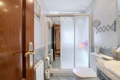 LUMINOSA VIVIENDA DE 3 HAB. A 2 MIN. DEL METRO. PARA ENTRAR A VIVIR. JUNTO AL CENTRO. CAMAROTE.