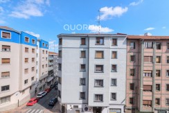 LUMINOSA VIVIENDA DE 3 HAB. A 2 MIN. DEL METRO. PARA ENTRAR A VIVIR. JUNTO AL CENTRO. CAMAROTE.