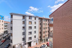 LUMINOSA VIVIENDA DE 3 HAB. A 2 MIN. DEL METRO. PARA ENTRAR A VIVIR. JUNTO AL CENTRO. CAMAROTE.