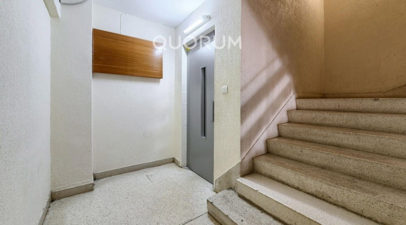 LUMINOSA VIVIENDA DE 3 HAB. A 2 MIN. DEL METRO. PARA ENTRAR A VIVIR. JUNTO AL CENTRO. CAMAROTE.