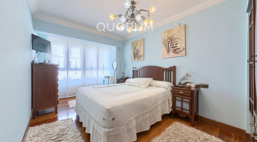 LUMINOSA VIVIENDA DE 3 HAB. A 2 MIN. DEL METRO. PARA ENTRAR A VIVIR. JUNTO AL CENTRO. CAMAROTE.