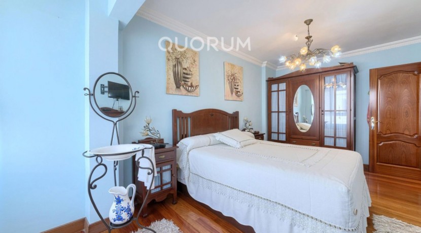 LUMINOSA VIVIENDA DE 3 HAB. A 2 MIN. DEL METRO. PARA ENTRAR A VIVIR. JUNTO AL CENTRO. CAMAROTE.