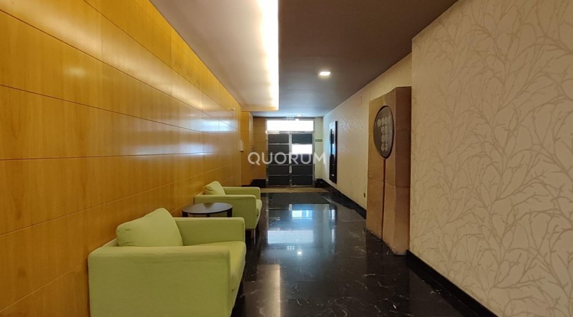 Oficina reformada en alquiler junto al Guggenheim