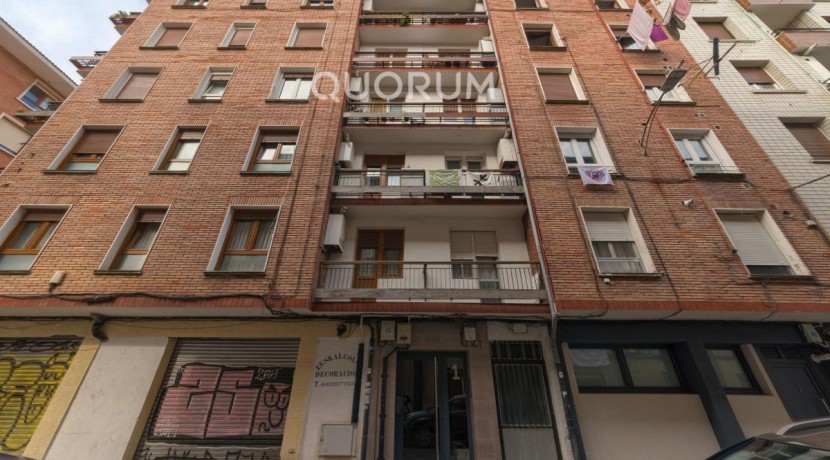 Piso Exterior y Luminoso De 3 Dormitorios con Balcón En Zona Centro
