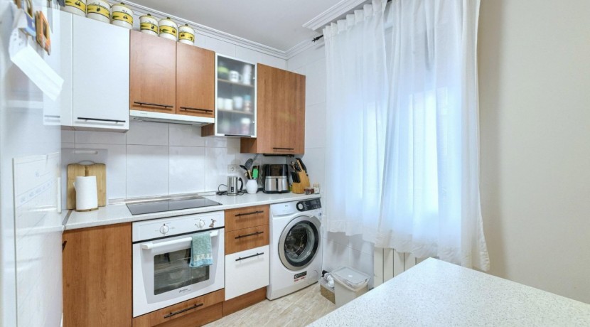 Precioso Piso Reformado De 2 Dormitorios En Zona Basozelai