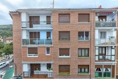 Precioso Piso Reformado De 2 Dormitorios En Zona Basozelai