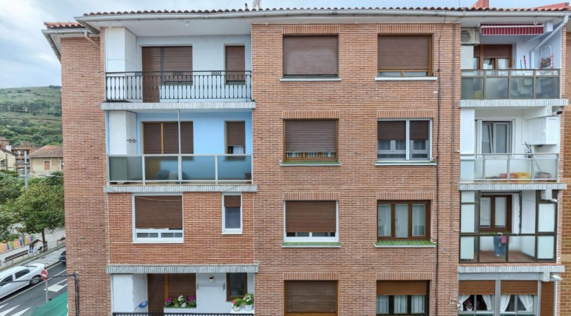 Precioso Piso Reformado De 2 Dormitorios En Zona Basozelai