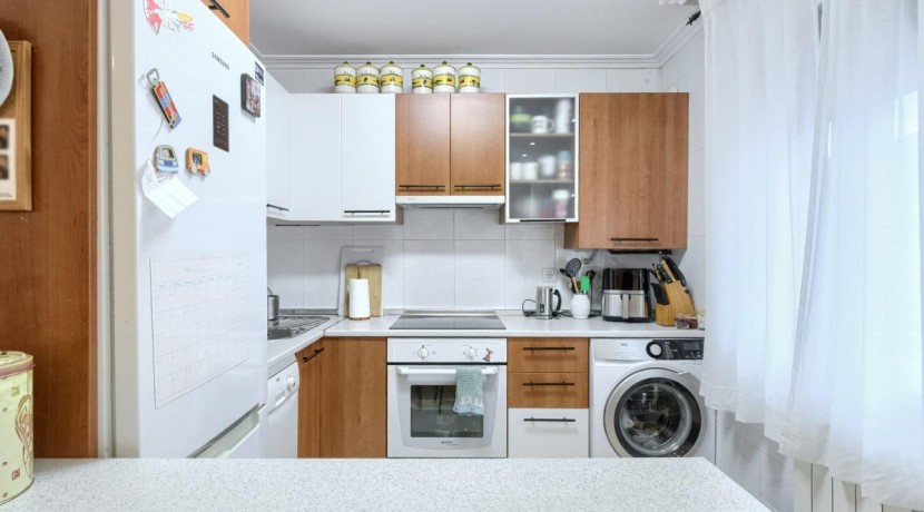 Precioso Piso Reformado De 2 Dormitorios En Zona Basozelai