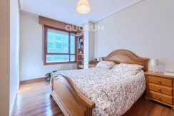 Vivienda única e inusual por su tipología y entorno. Dúplex de 3 dormitorios y 2 baños, con balcón y despensa-trastero. Frente a la ría. Para entrar a vivir.