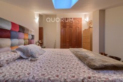 Vivienda única e inusual por su tipología y entorno. Dúplex de 3 dormitorios y 2 baños, con balcón y despensa-trastero. Frente a la ría. Para entrar a vivir.