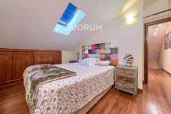 Vivienda única e inusual por su tipología y entorno. Dúplex de 3 dormitorios y 2 baños, con balcón y despensa-trastero. Frente a la ría. Para entrar a vivir.