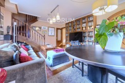 Vivienda única e inusual por su tipología y entorno. Dúplex de 3 dormitorios y 2 baños, con balcón y despensa-trastero. Frente a la ría. Para entrar a vivir.