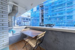 Vivienda única e inusual por su tipología y entorno. Dúplex de 3 dormitorios y 2 baños, con balcón y despensa-trastero. Frente a la ría. Para entrar a vivir.