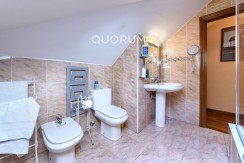 Vivienda única e inusual por su tipología y entorno. Dúplex de 3 dormitorios y 2 baños, con balcón y despensa-trastero. Frente a la ría. Para entrar a vivir.
