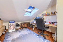 Vivienda única e inusual por su tipología y entorno. Dúplex de 3 dormitorios y 2 baños, con balcón y despensa-trastero. Frente a la ría. Para entrar a vivir.