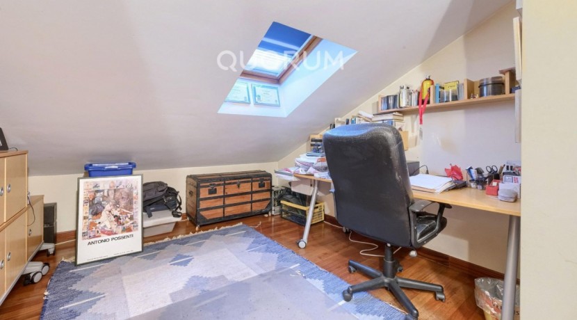Vivienda única e inusual por su tipología y entorno. Dúplex de 3 dormitorios y 2 baños, con balcón y despensa-trastero. Frente a la ría. Para entrar a vivir.