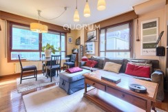 Vivienda única e inusual por su tipología y entorno. Dúplex de 3 dormitorios y 2 baños, con balcón y despensa-trastero. Frente a la ría. Para entrar a vivir.