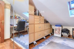 Vivienda única e inusual por su tipología y entorno. Dúplex de 3 dormitorios y 2 baños, con balcón y despensa-trastero. Frente a la ría. Para entrar a vivir.