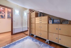Vivienda única e inusual por su tipología y entorno. Dúplex de 3 dormitorios y 2 baños, con balcón y despensa-trastero. Frente a la ría. Para entrar a vivir.