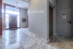 Vivienda única e inusual por su tipología y entorno. Dúplex de 3 dormitorios y 2 baños, con balcón y despensa-trastero. Frente a la ría. Para entrar a vivir.