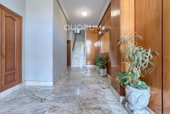 Vivienda única e inusual por su tipología y entorno. Dúplex de 3 dormitorios y 2 baños, con balcón y despensa-trastero. Frente a la ría. Para entrar a vivir.