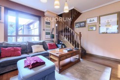 Vivienda única e inusual por su tipología y entorno. Dúplex de 3 dormitorios y 2 baños, con balcón y despensa-trastero. Frente a la ría. Para entrar a vivir.